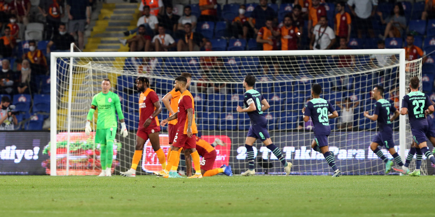 Galatasaray, PSV'ye 2 maçta 7 gol yiyerek elendi! Yine Muslera, yine hata!