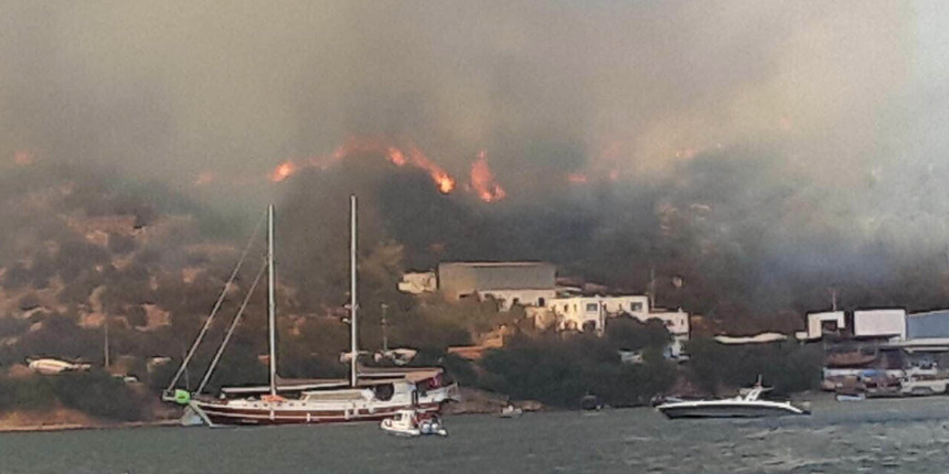 Bodrum'da bir yangın daha: Alevler, yerleşim alanına 150 metre uzakta, 3 otel tahliye edildi