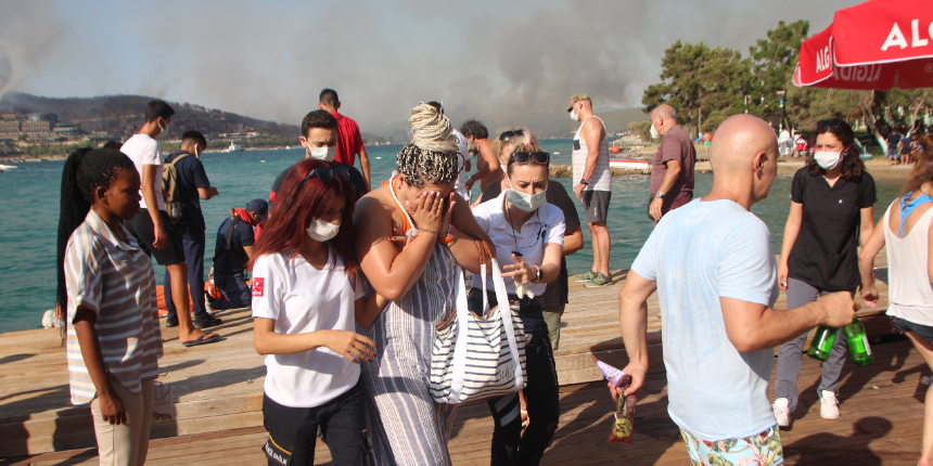 Bodrum yangınında sabotaj iddiası! Otellerden 3 bin kişi tahliye edildi