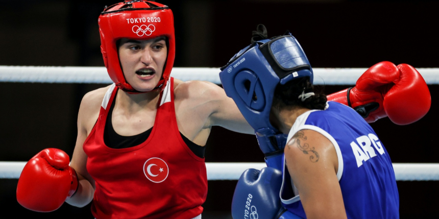 Milli boksör Esra Yıldız, Tokyo 2020'de çeyrek finalde... "Kızlar boks yapamaz algısını yıktık"