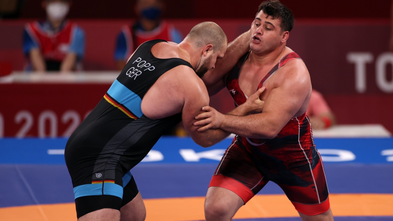 Tokyo 2020 grekoromende erken finale sahne oluyor... Rıza Kayaalp-Mijain Lopez Nunez