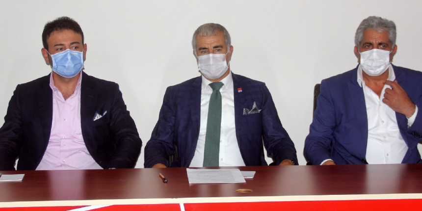 CHP'li Başkanın toplantısında skandal! Gazetecilere çanta içinde para dağıtıldı