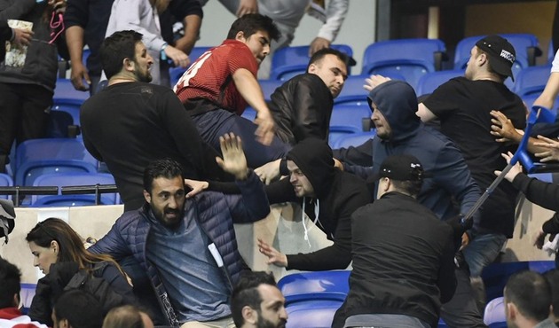 Lyon yöneticisi suçu Beşiktaş taraftarına attı!