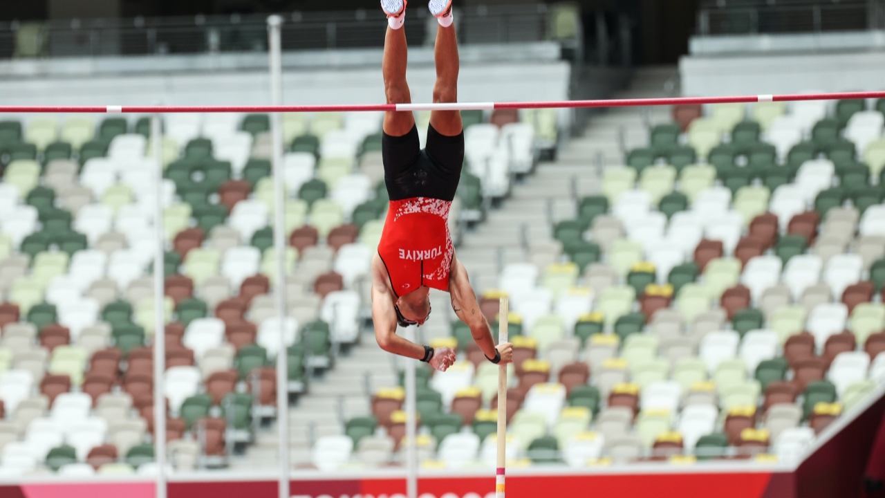 Milli atlet Ersu Şaşma'dan olimpiyat tarihimizde bir ilk