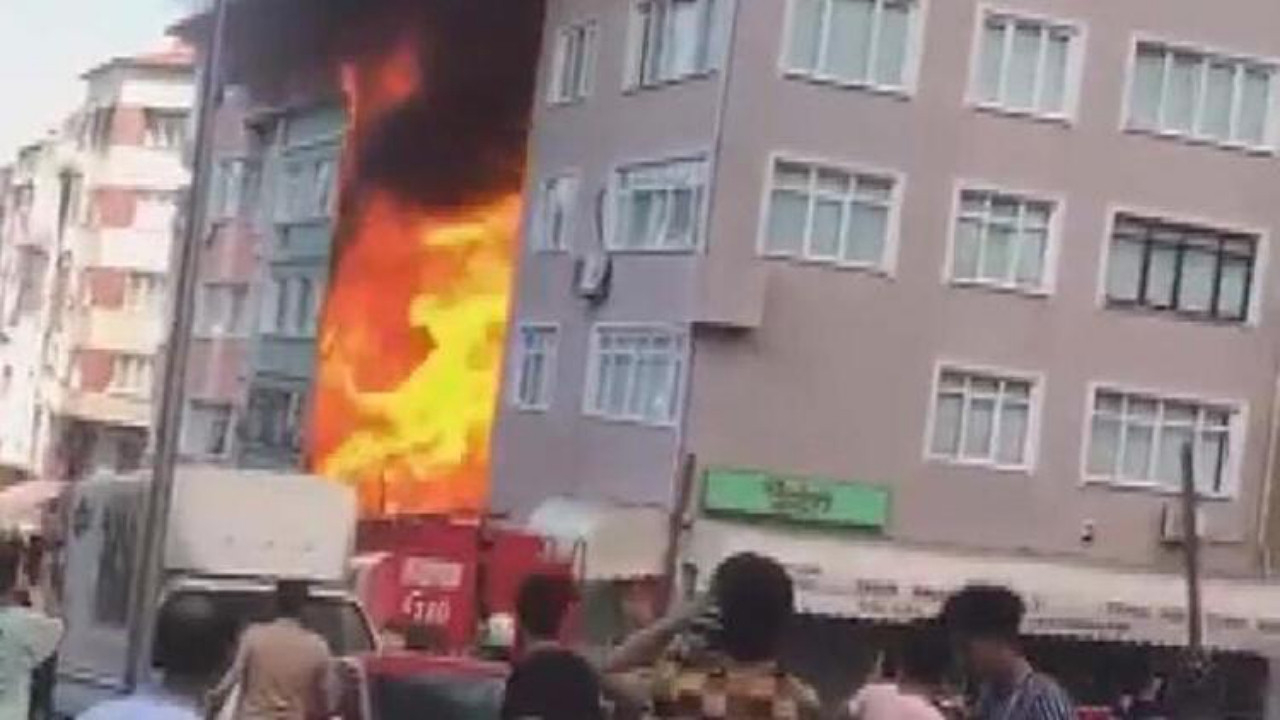 İstanbul'da korkutan yangın: Bina alevler içinde kaldı!