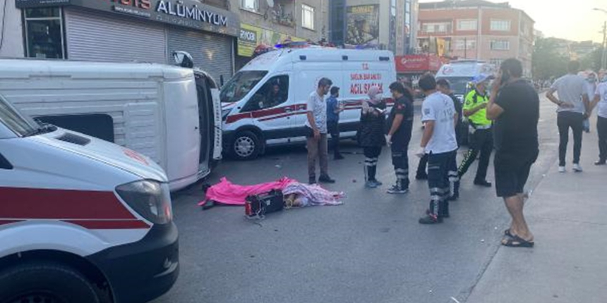 Ümraniye'de iki minibüs çarpıştı! Kaza anı kamerada...