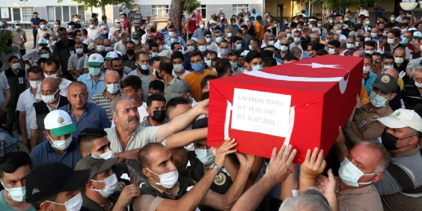 Yangın şehidine acı veda... Gözyaşları sel oldu