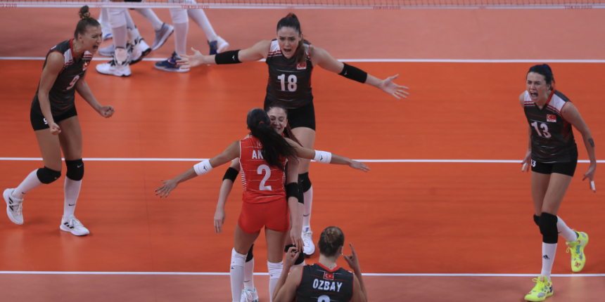 A Milli Kadın Voleybol Takımı, Tokyo 2020'de Rusya'yı 3-2 mağlup etti