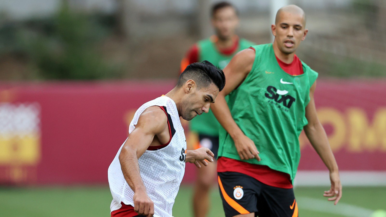 Burak Elmas: "Falcao ve Feghouli’den kulüp bulmalarını istedik"