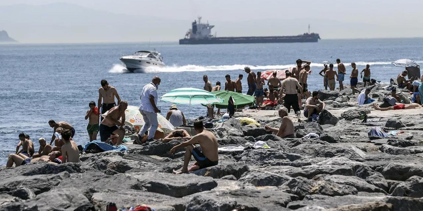 İstanbul'da termometreler 39 dereceyi gördü! Sıcaktan bunalanlar Boğaz'a akın etti