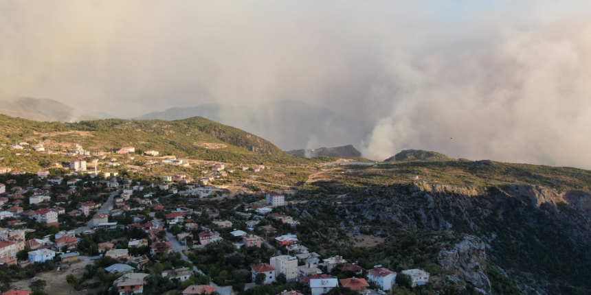 Antalya Gündoğmuş'ta ilçe merkezi kurtuldu! Alevler kontrol altına alındı