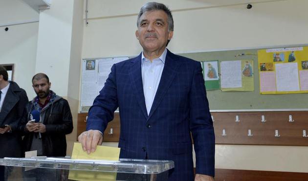Abdullah Gül oyunun rengini soran gazetecile bakın ne yanıt verdi...