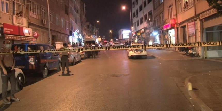 Fatih'te rehine krizi... İki çocuğunu rehin alıp havaya ateş etti