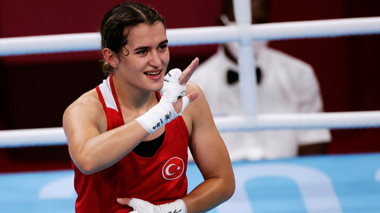 Milli boksör Esra Yıldız, Tokyo 2020'de çeyrek finalde 40 yaşındaki rakibine elendi