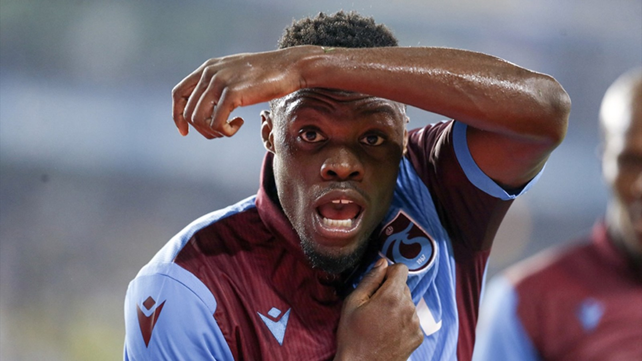 Trabzonspor'un Ganalı forveti Caleb Ekuban, Genoa'ya imza atmaya gitti