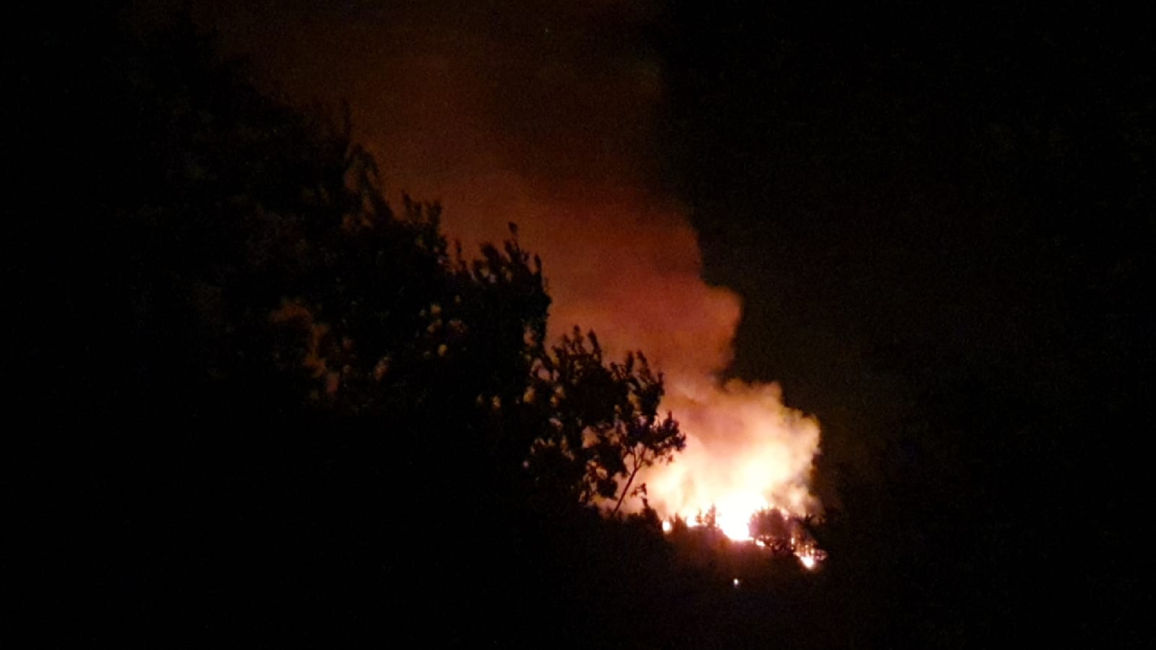 Aydın Karacasu’da yangın yön değiştirdi, bazı evler tahliye edildi
