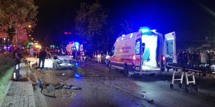 İzmir’de polis aracı ile otomobil çarpıştı! 1 şehit, 1'i polis 4 yaralı