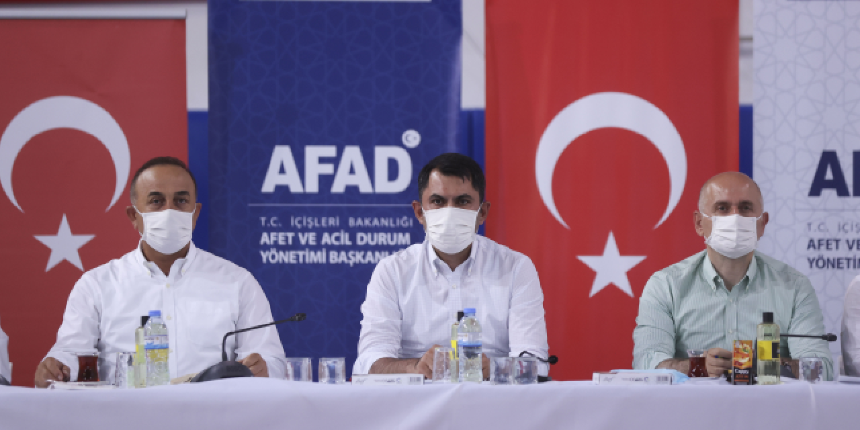 Bakan Çavuşoğlu: Antalya'da 19 noktada yangın başladı, 14'ü kontrol altında