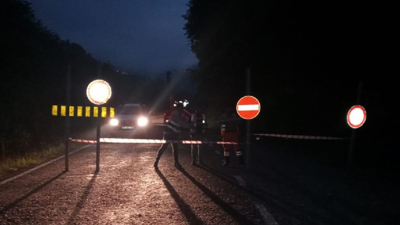 Giresun’da heyelan nedeniyle karayolu ulaşıma kapandı