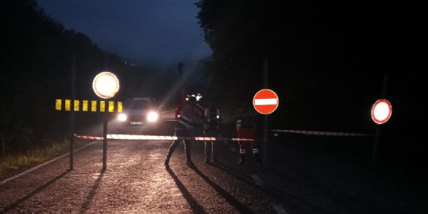 Giresun’da heyelan nedeniyle karayolu ulaşıma kapandı
