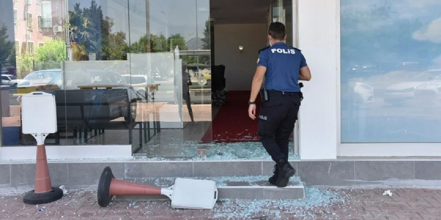 Üniversiteli Azra'nın katil zanlısının iş yerine saldırı