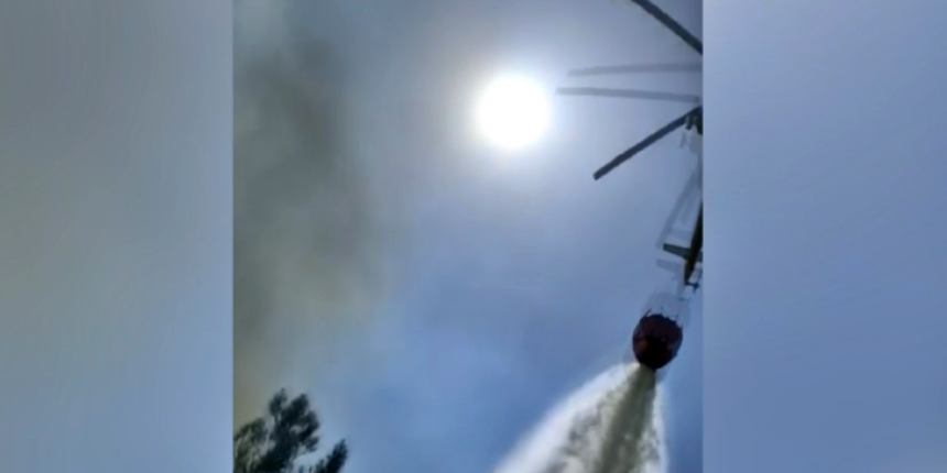 Vatandaşlar helikopterin attığı su kütlesinin altında kaldı!