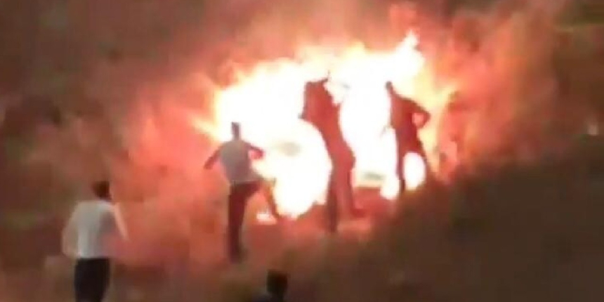 İzmir’de pes dedirten görüntüler: Havai fişek yangın çıkardı, o devam etti