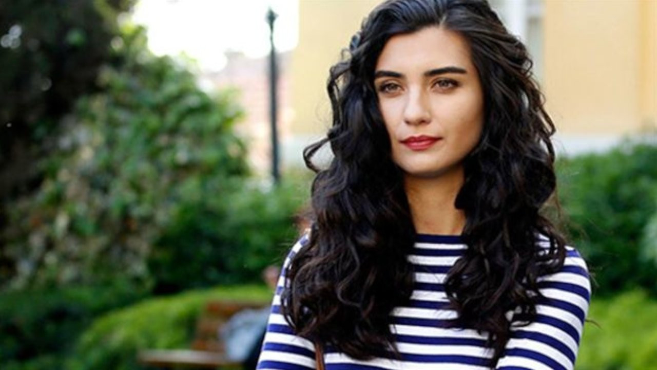 Tuba Büyüküstün Rusya'yı Fethediyor!  Güzel Oyuncu Yeni Projesi İle Çok Ses Getirecek
