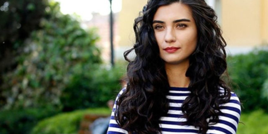 Tuba Büyüküstün Rusya'yı Fethediyor!  Güzel Oyuncu Yeni Projesi İle Çok Ses Getirecek