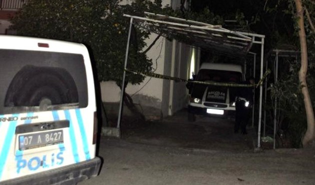 Arkadaşlık ettiği kadını boğazını keserek öldürdü