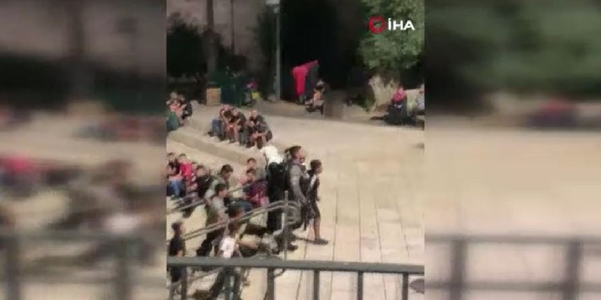 İsrail, 10 yaşındaki 2 Filistinli çocuğu gözaltına aldı