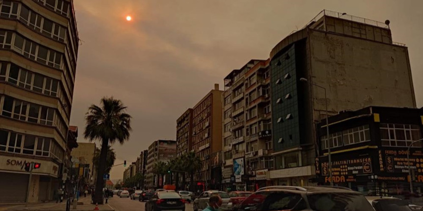 İzmir güne bu görüntüyle uyandı! Bakın sebebi ne çıktı...