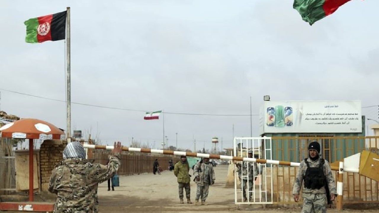 İran, Afganistan ile sınır kapısını kapattı