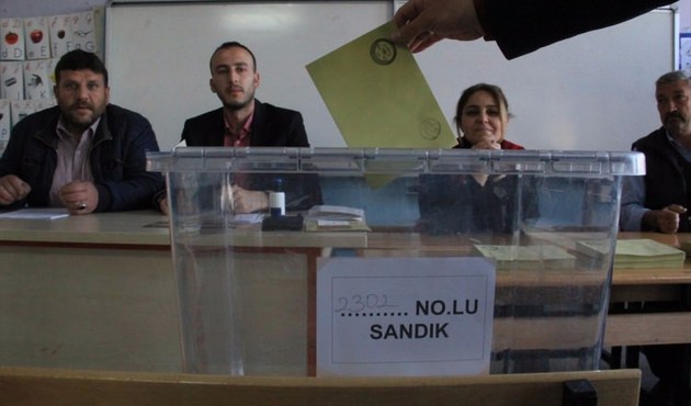 Oy verme işlemi sürüyor...