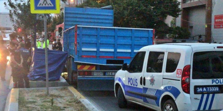 İstanbul'da feci kaza: Yaşlı kadın kamyonun altında can verdi!