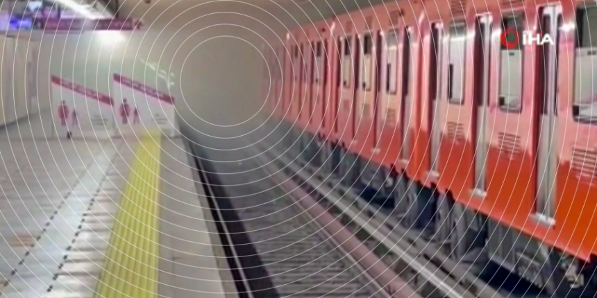 Bisiklet lastiği raylara düştü: Metroda yolcular sinir krizi geçirdi!