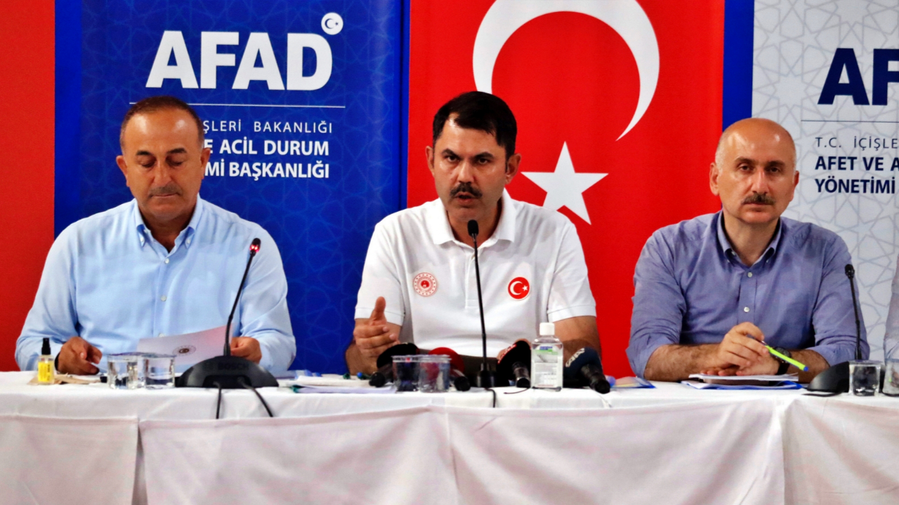 Üç Bakan birlikte orman yangınlarındaki son durumu değerlendirdi!