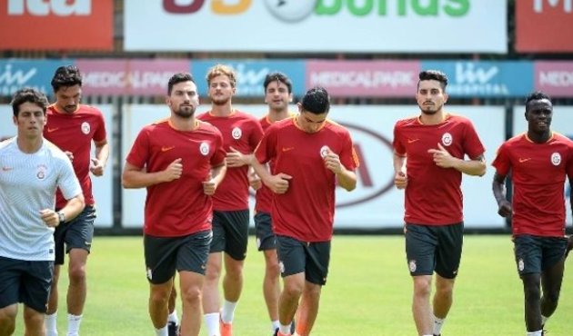Galatasaray antrenmanında sürpriz ziyaretçi!