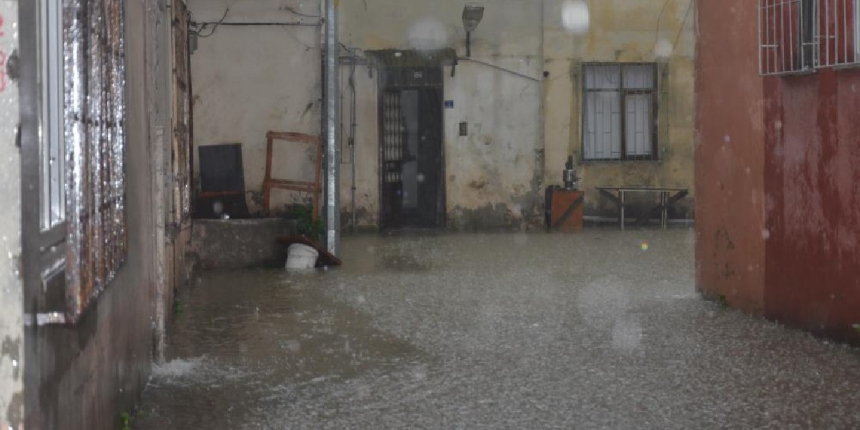 Ordu'da sağanak yağış! Bazı evleri su bastı