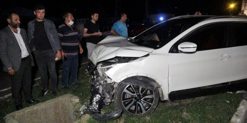 Arazi aracıyla otomobil çarpıştı: 5 yaralı!