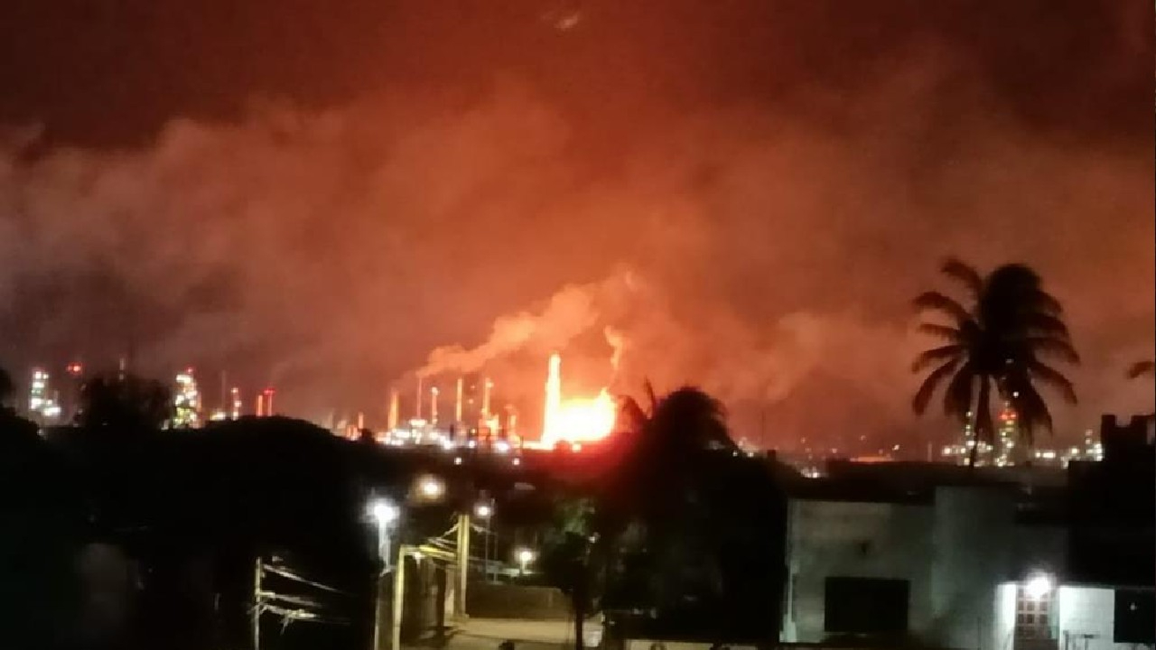 Meksika’da petrol rafinerisinde büyük yangın