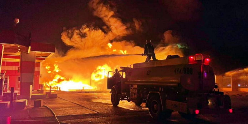 Alev dehşeti: Tanker benzin istasyonuna yakıt boşaltırken yangın çıktı!