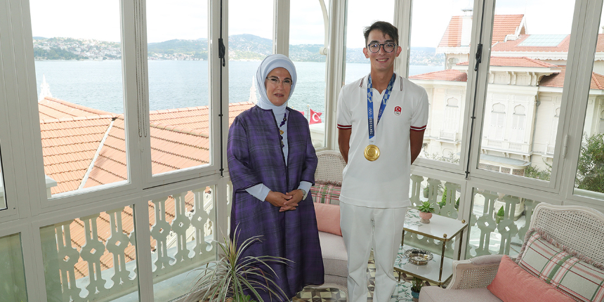 Emine Erdoğan, olimpiyat şampiyonu Mete Gazoz ile bir araya geldi