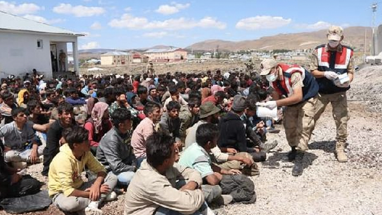 Düzensiz göçmenler sınırı geçebilmek için bu yöntemi uyguluyor: Yeni tedbirler alındı