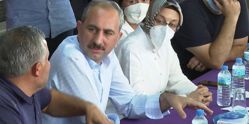 Bakan Gül: “Yanan alanlara tek bir çivi çakılmasına izin vermeyeceğiz”