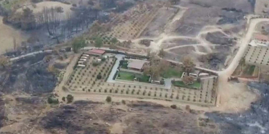 Manavgat’ta kül olan mahallede sadece Belediye Başkanı Şükrü Sözen’in villası yanmadı