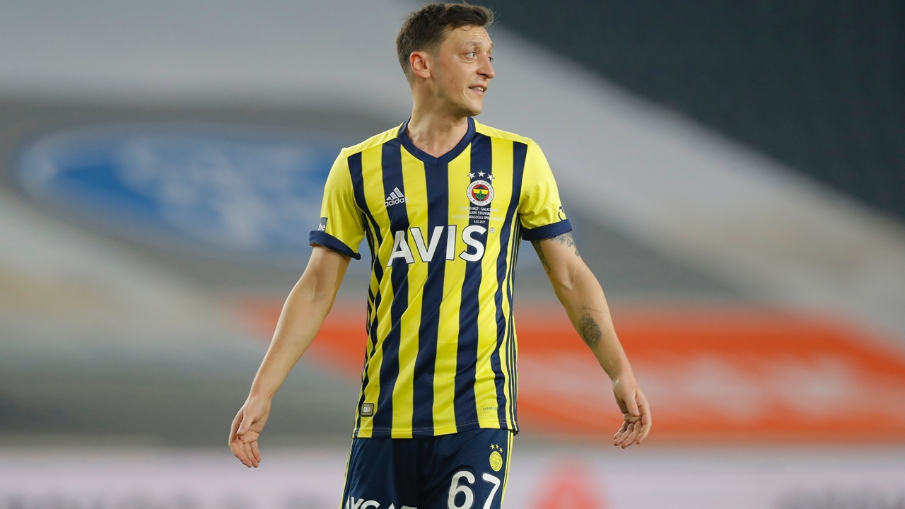 Fenerbahçe, Mesut Özil'in kaptan olarak sahaya çıktığı maçta Giresunspor'u 3 golle mağlup etti