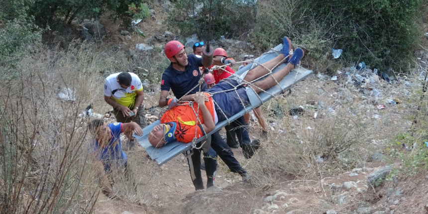 Paraşütçünün zor anları! Rüzgar kontrolü yaparken 10 metreden düştü