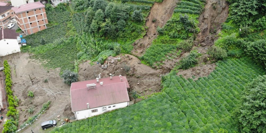 Rize'de şiddetli yağış alarmı! Bazı evler tahliye edildi