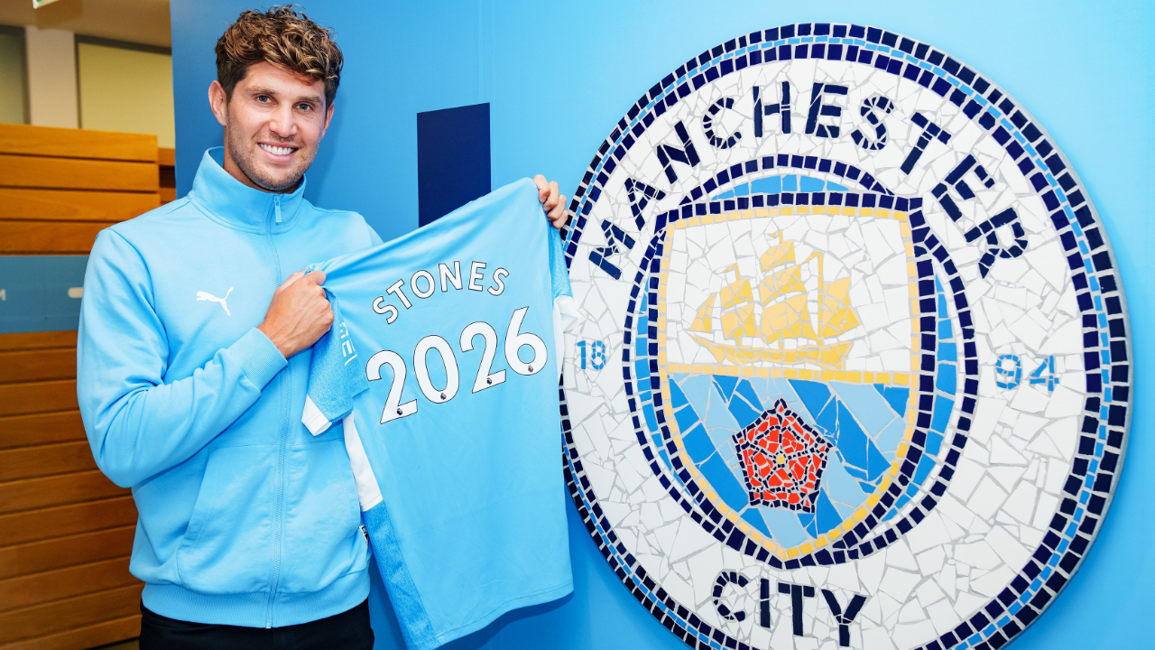 Manchester City kaptan John Stones'un sözleşmesini 5 yıl uzattı